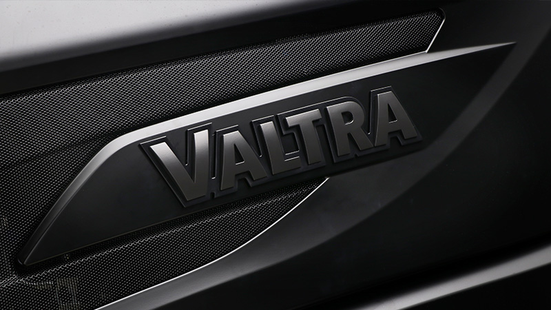 Valtra Black Matt Edition mit schwarzmatten Valtra Schriftzug