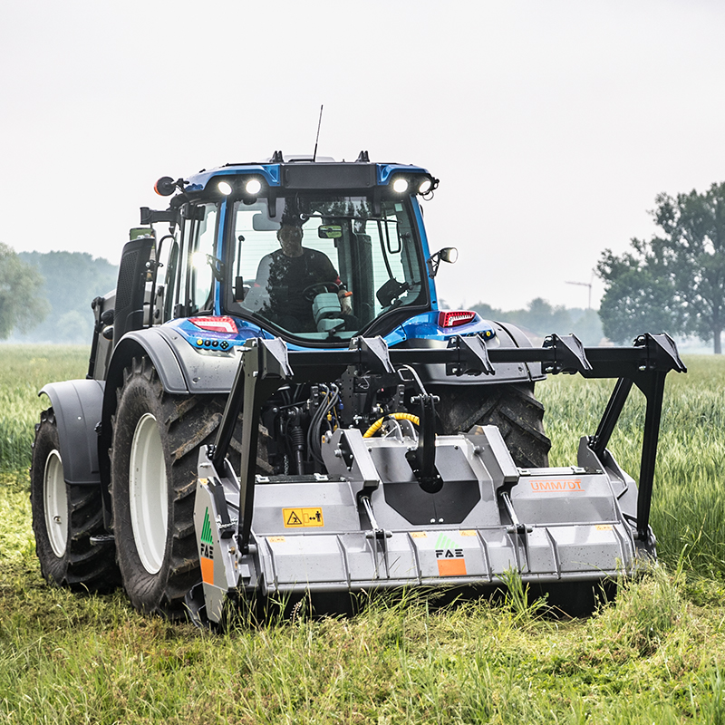 Valtra TwinTrac mit Mulcher