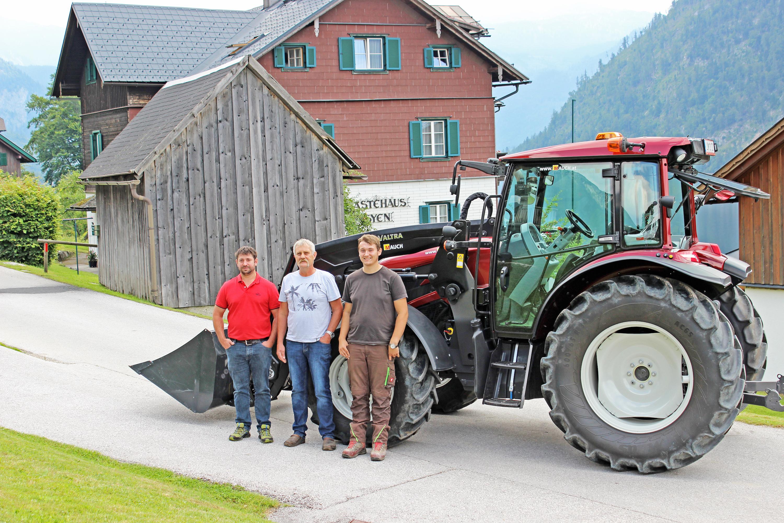 voll ausgestatteter Valtra A104 mit Valtra Frontlader