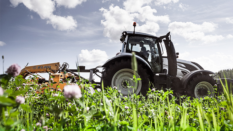 The fourth generation T Series seen mowing using TwinTrac